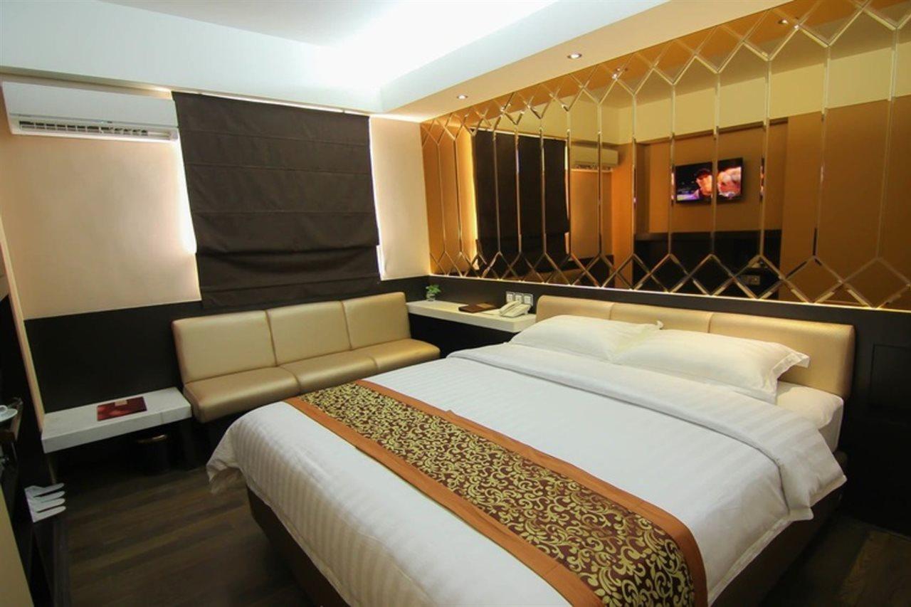 Favor Center By Life 3* Makassar