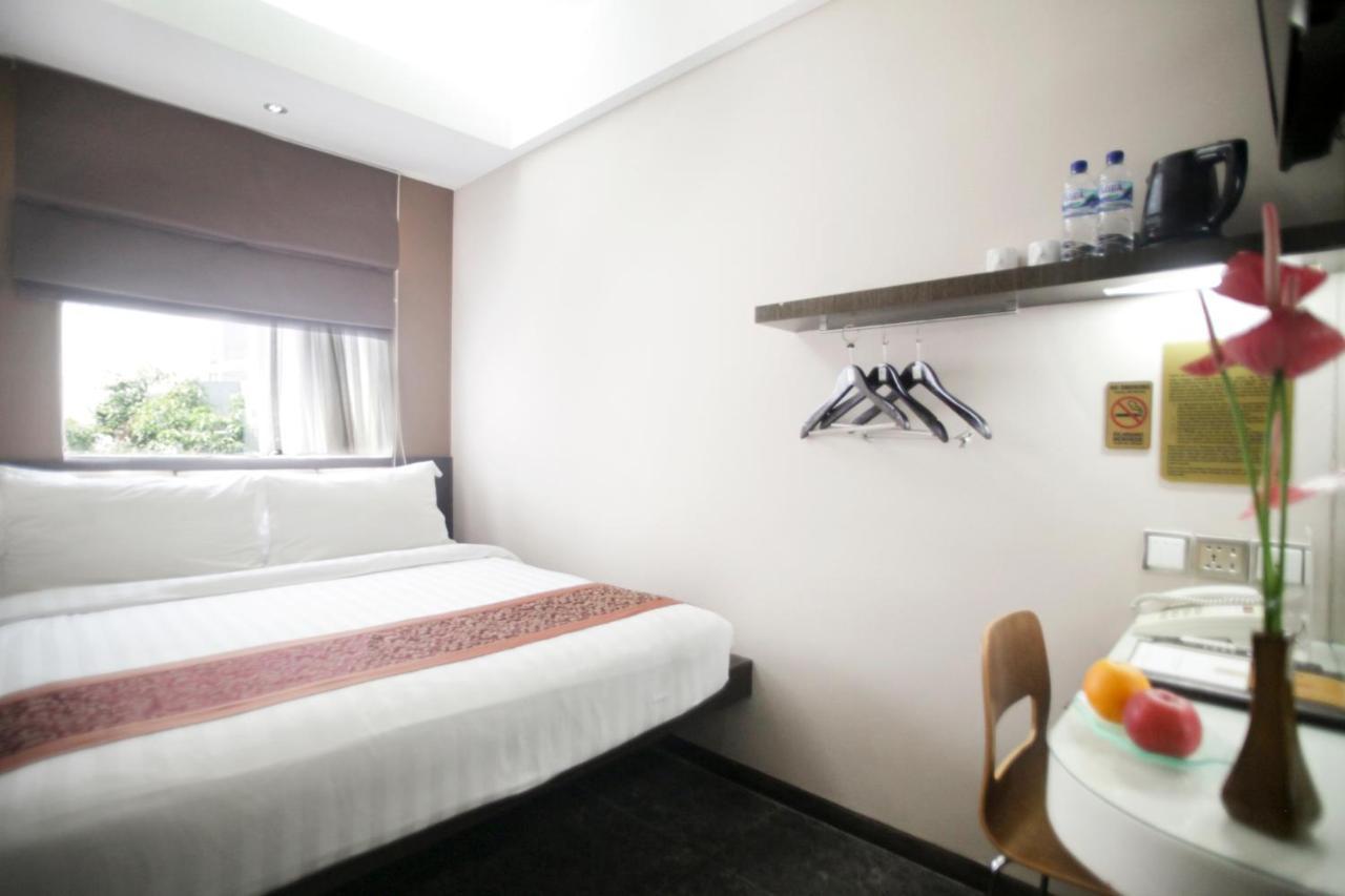Hotel Favor Center By Life Makassar