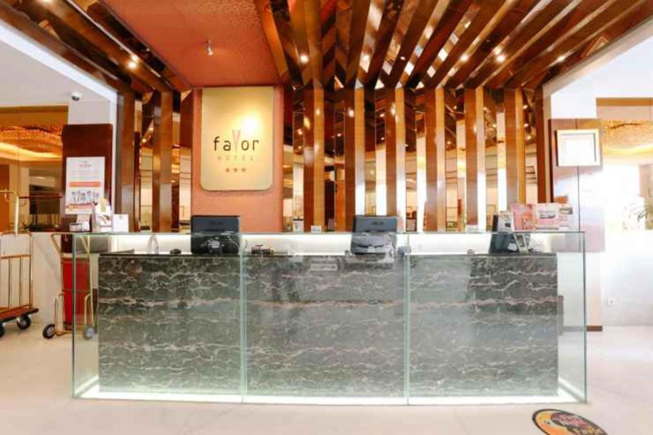 Hotel Favor Center By Life