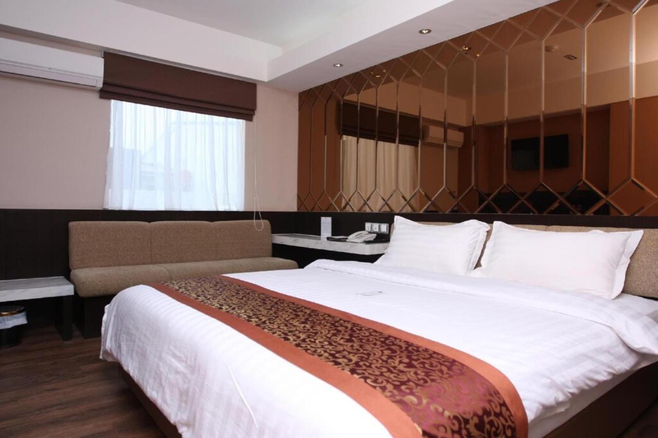 Hotel Favor Center By Life 3*