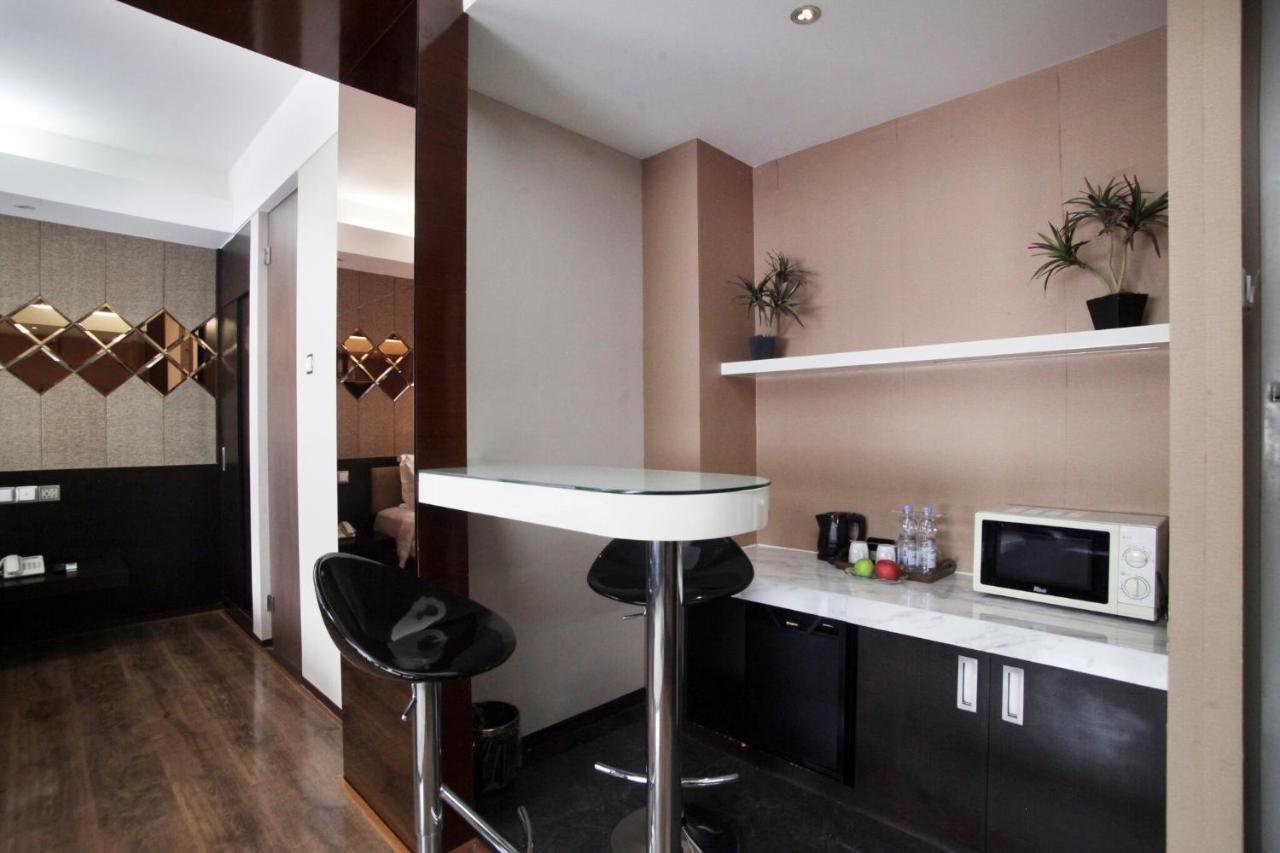 Hotel Favor Center By Life