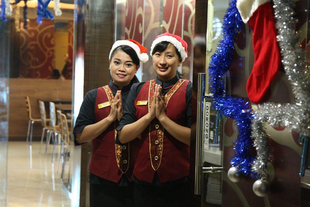 Favor Center By Life Hotel Makassar