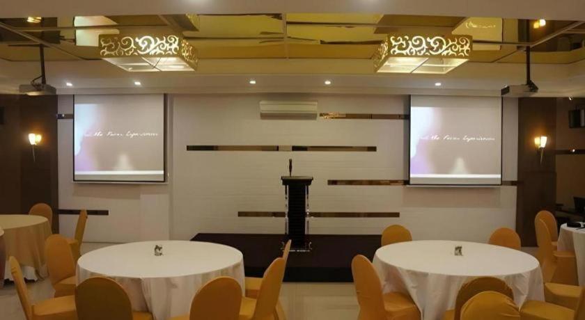Favor Center By Life Makassar