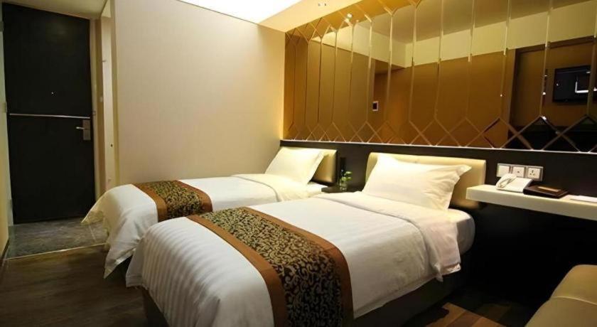 Favor Center By Life 3* Makassar