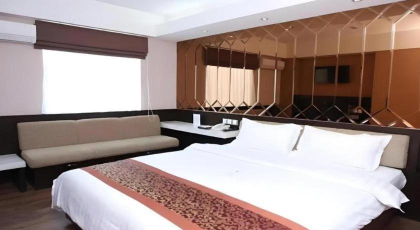 Hotel Favor Center By Life