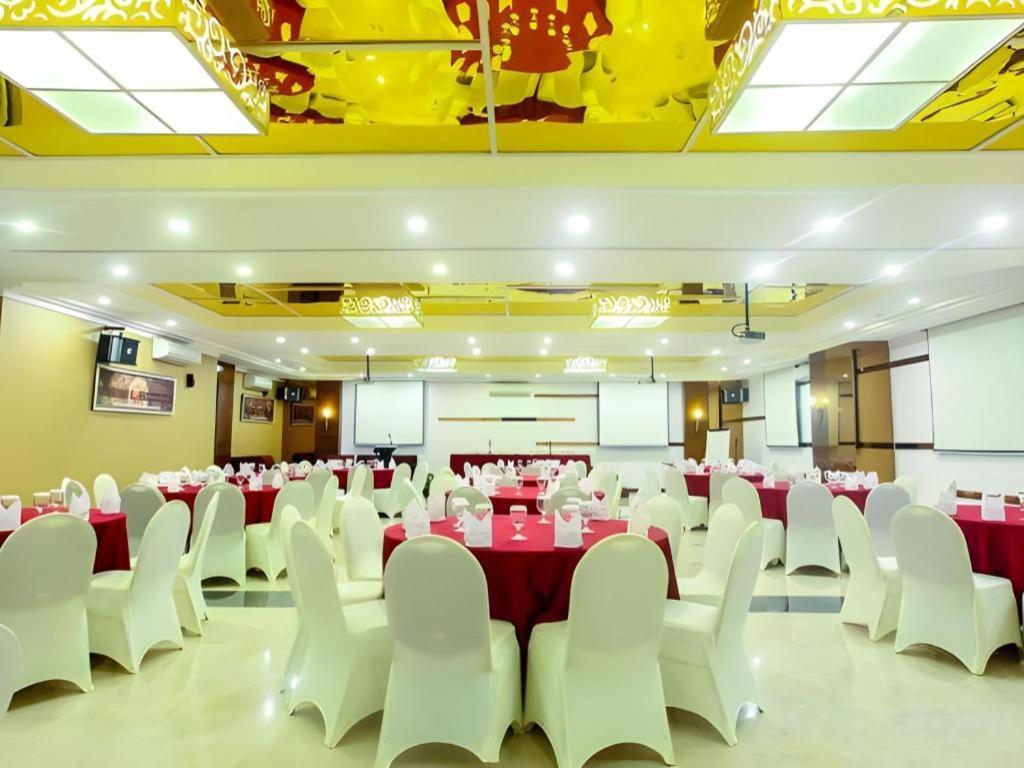 Hotel Favor Center By Life 3*