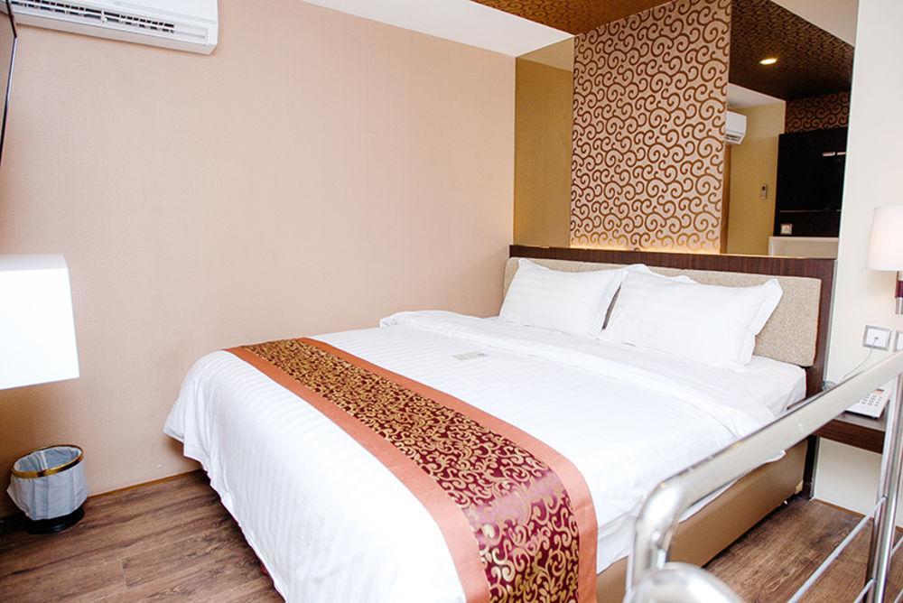 Hotel Favor Center By Life Makassar