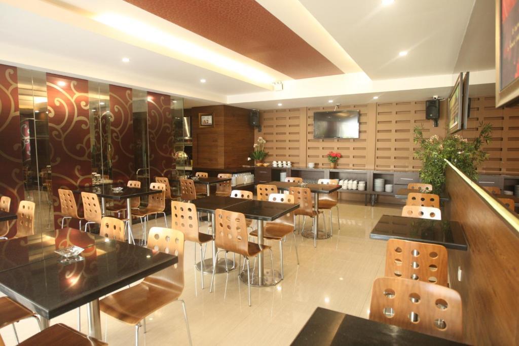 Hotel Favor Center By Life Makassar