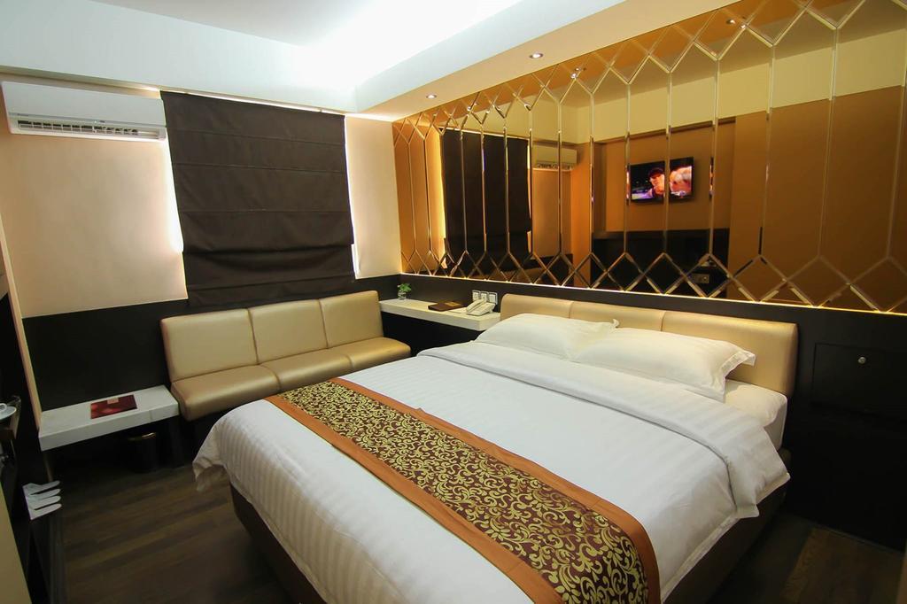 Favor Center By Life Makassar