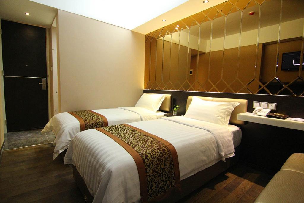 Favor Center By Life Hotel 3*