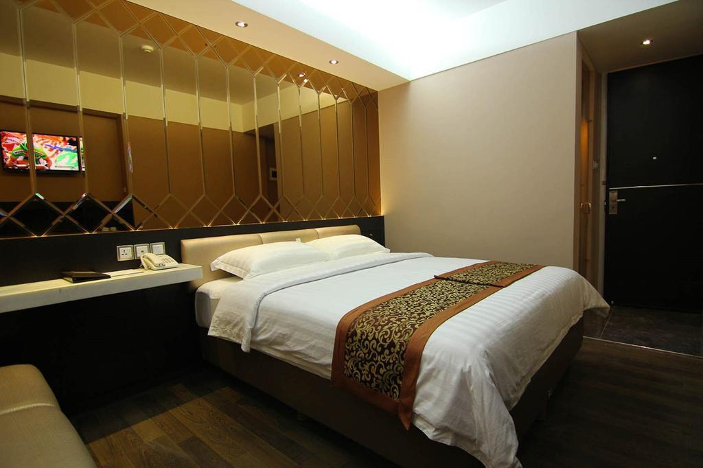 Favor Center By Life Makassar