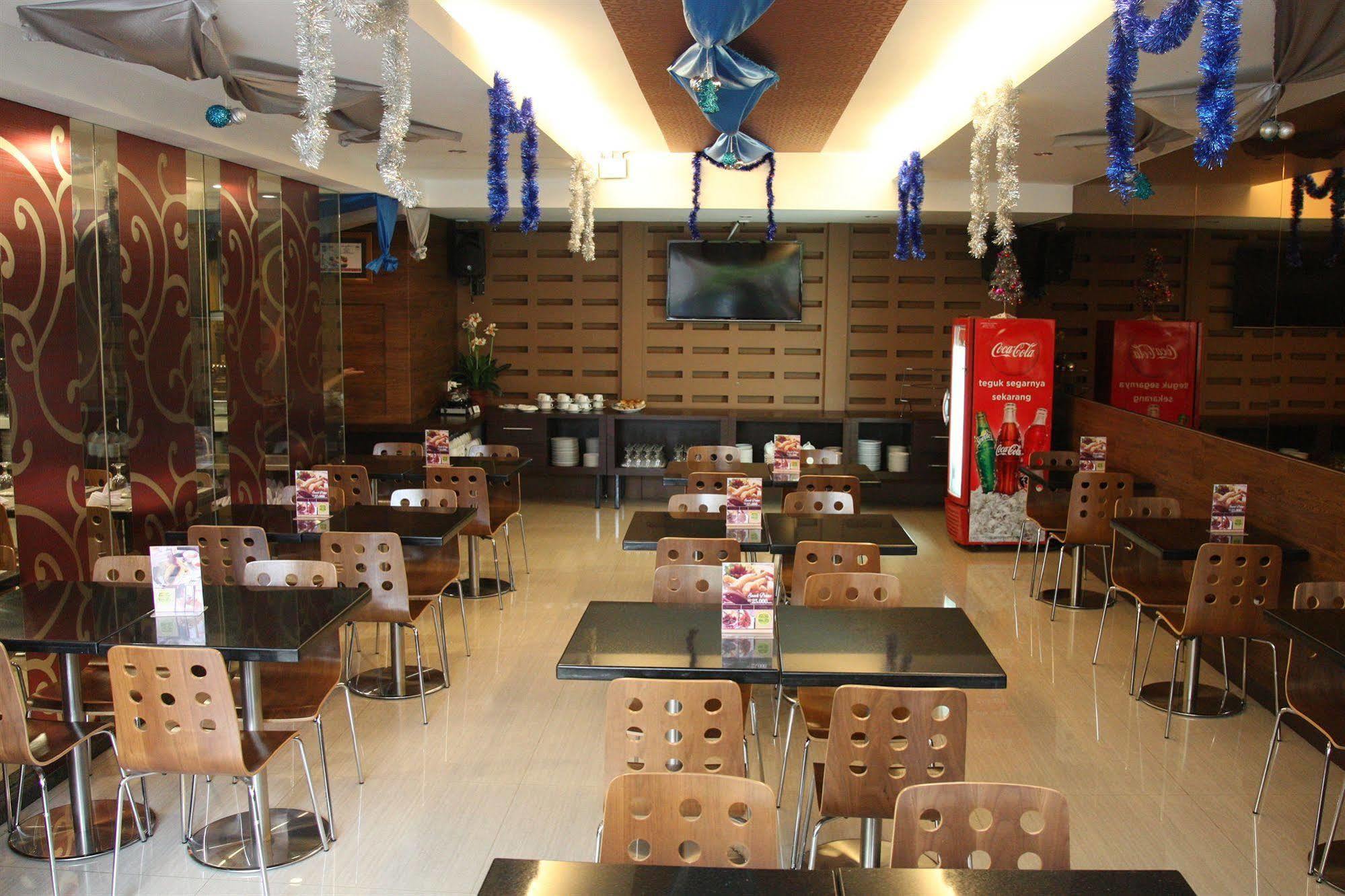 Hotel Favor Center By Life