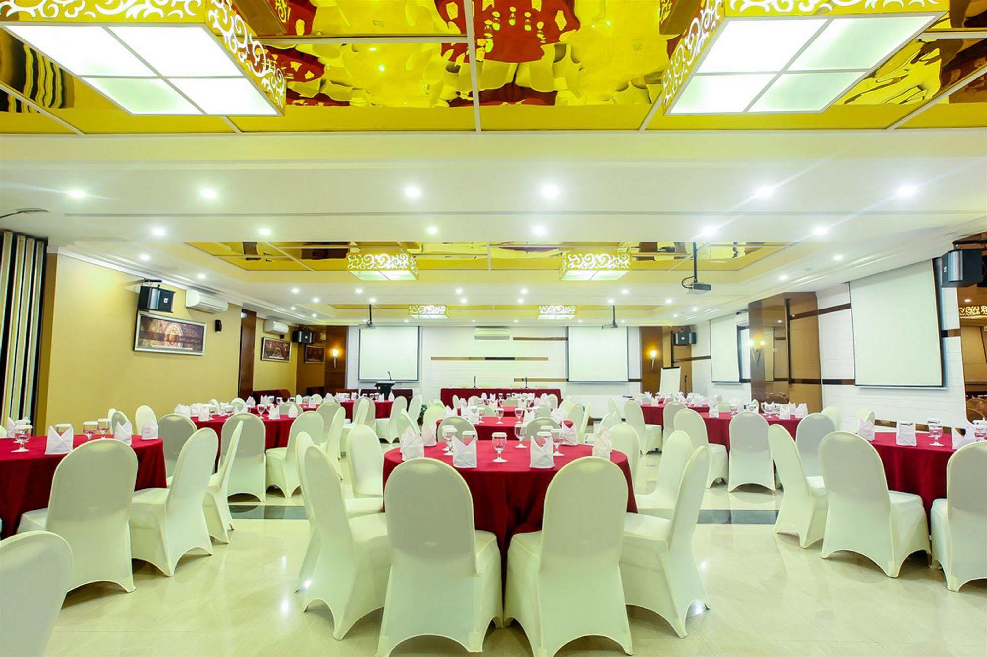 Hotel Favor Center By Life